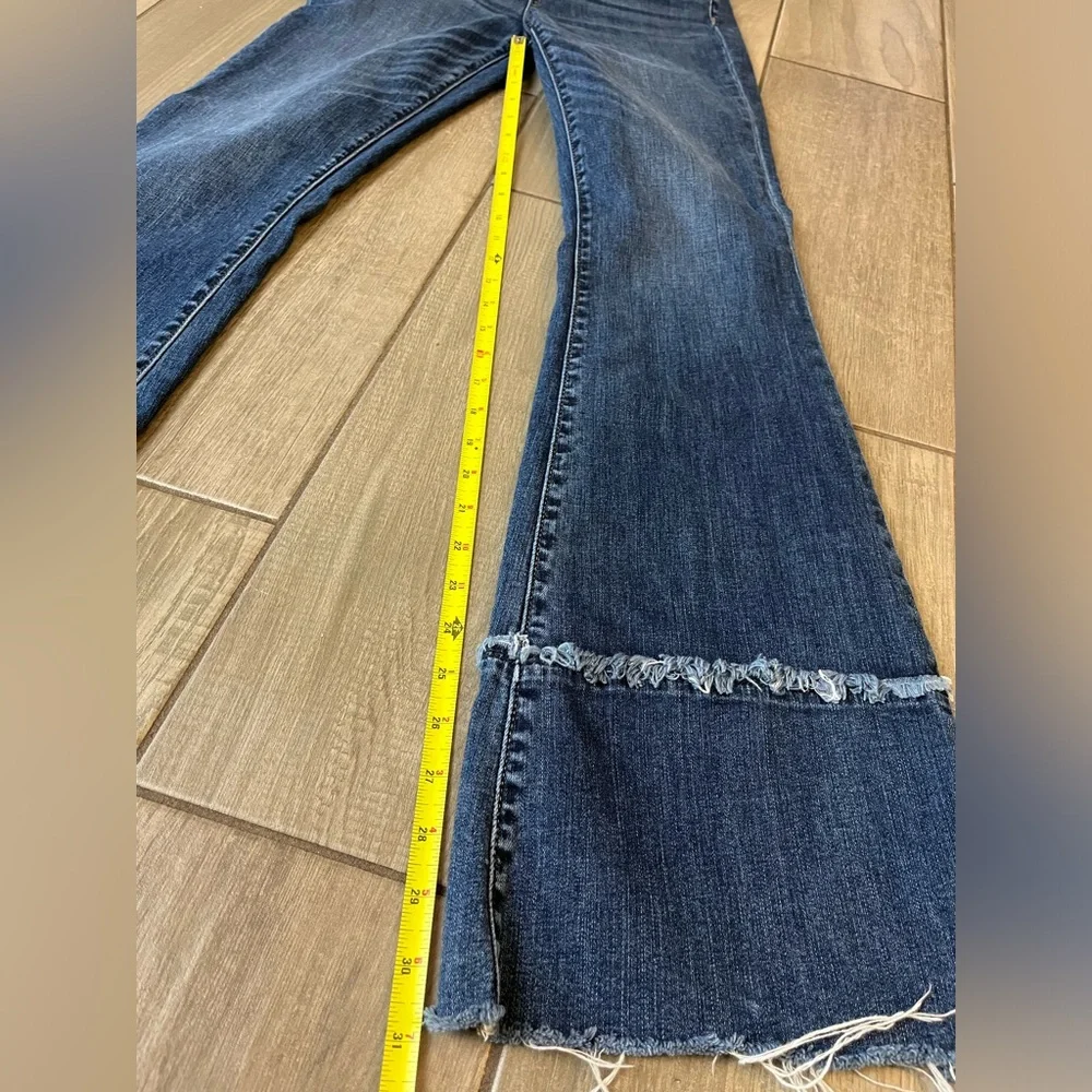 Miss Me jeans high rise, flare leg, double fray hem size 26x31 EC - Picture 2 of 10